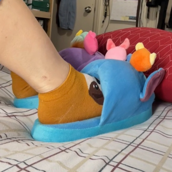 Disney Stompeez Slippers - Picture 7 of 8